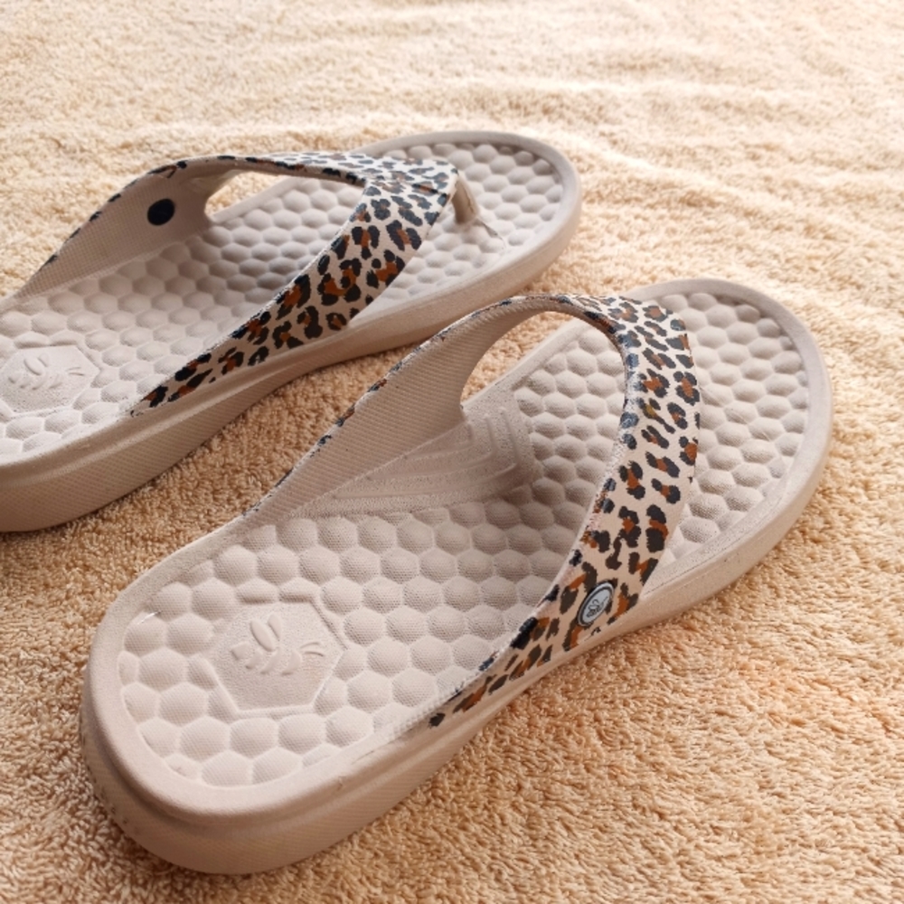 NWOT Joybees Animal Print Sandals - Picture 7 of 12